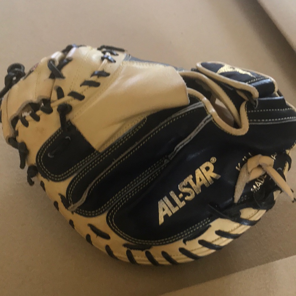 CATCHERS MITT